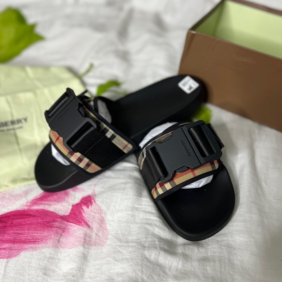 BURBERRYSLIDES - Picture 3 of 6